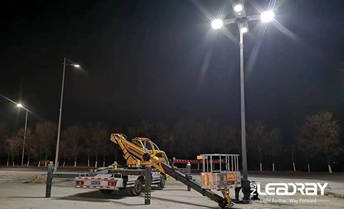 LeadrayIntegrated Solar Street Lights in the Light Middle East 2023 in Roadway