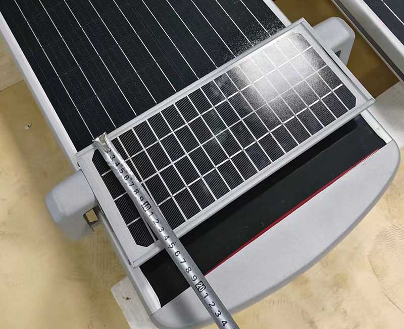 Street solar light with Auto cleaning System