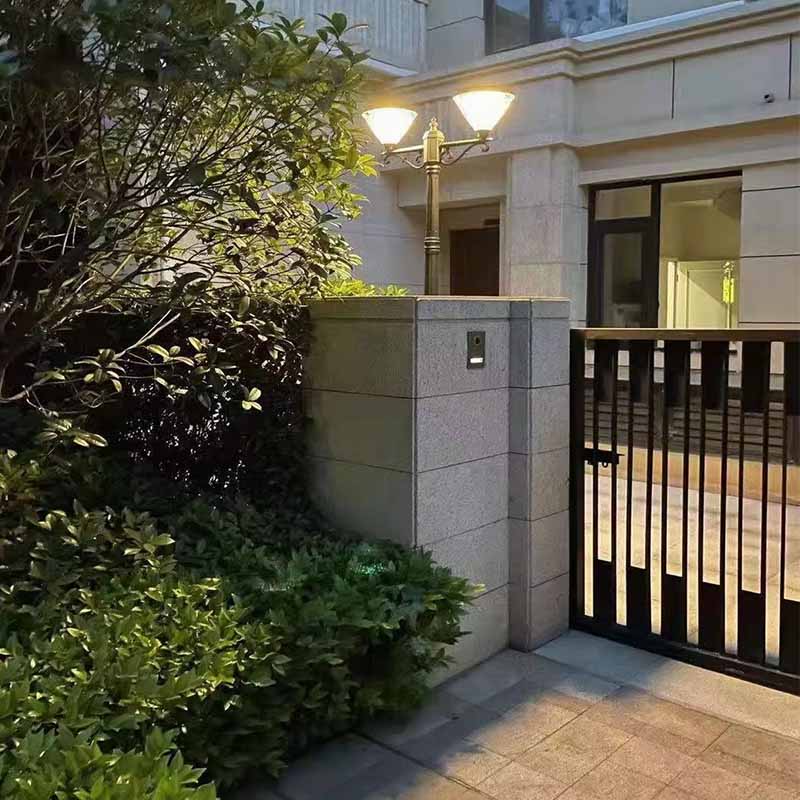 Outdoor Pole Waterproof Decorative Landscape Post High Lumen Modern Solar Light Garden Light