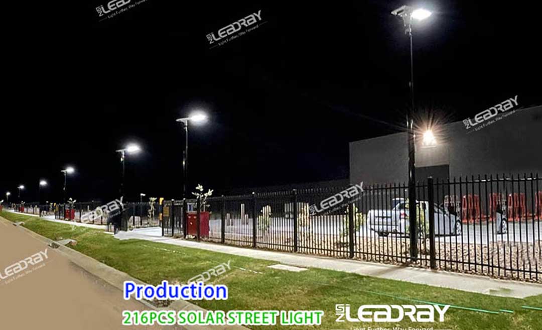 Manufacturer LED solar street light 120W garden light installed at night in Canadian supermarkets