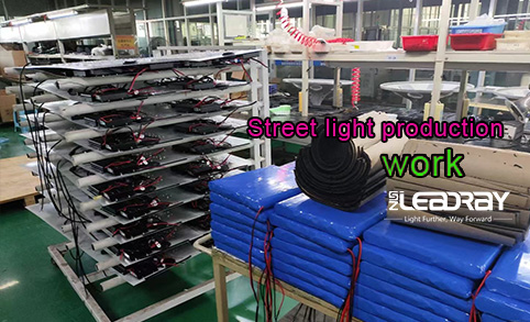 Street light production work-Shenzhen Leadray Optoelectronic Solar Street Light Factory