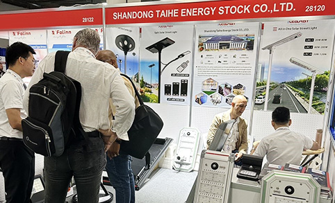 Selected likes, on-site discussions and exchanges with customers at Shenzhen Leadray Lighting Exhibition
