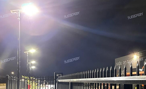 Leadray 120W All-in-one solar street lights light up the night in US shopping parking lots